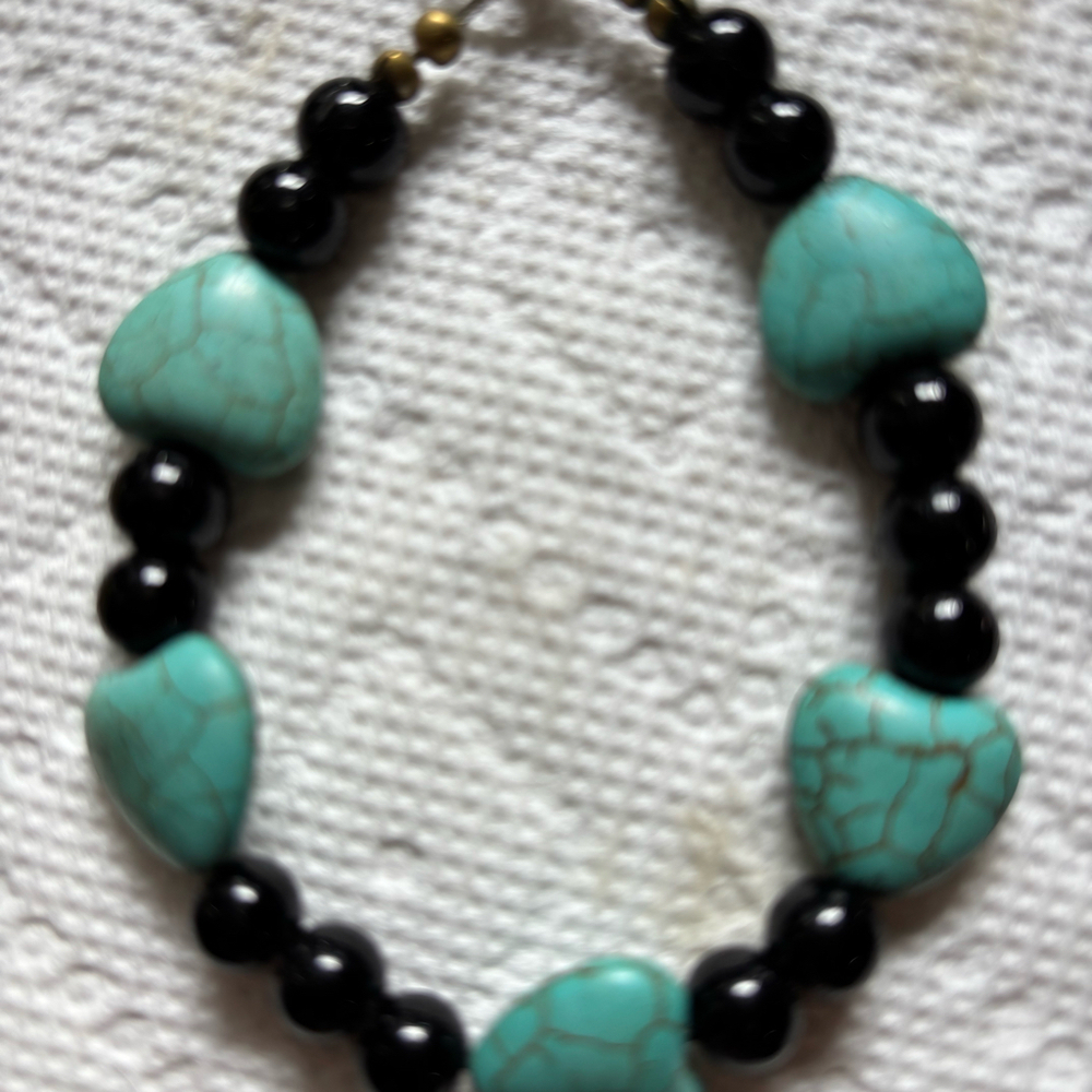 Turquoise Howlite bead bracelet featuring black onyx beads